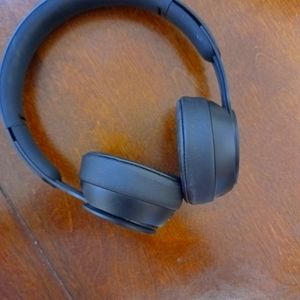 Beats by Dre (wireless headphones)